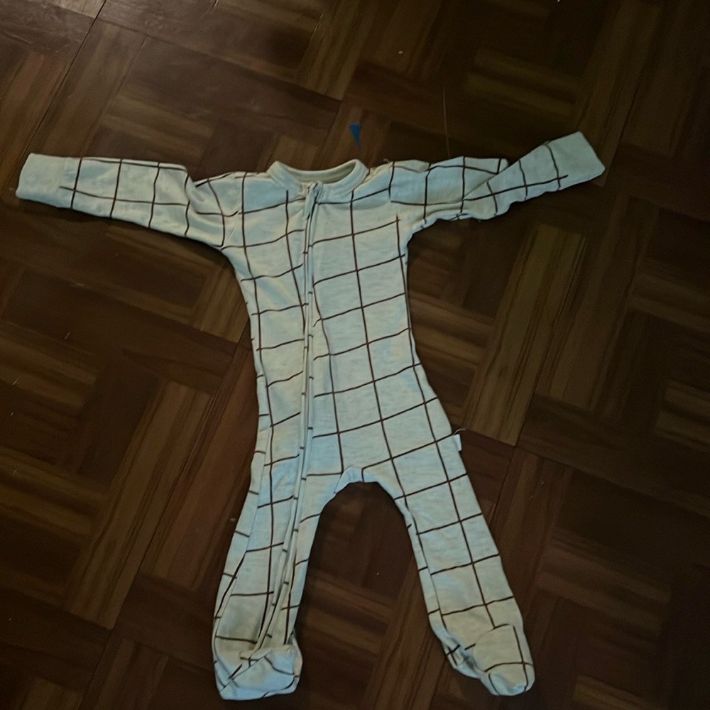 I am selling a baby jumpsuit
